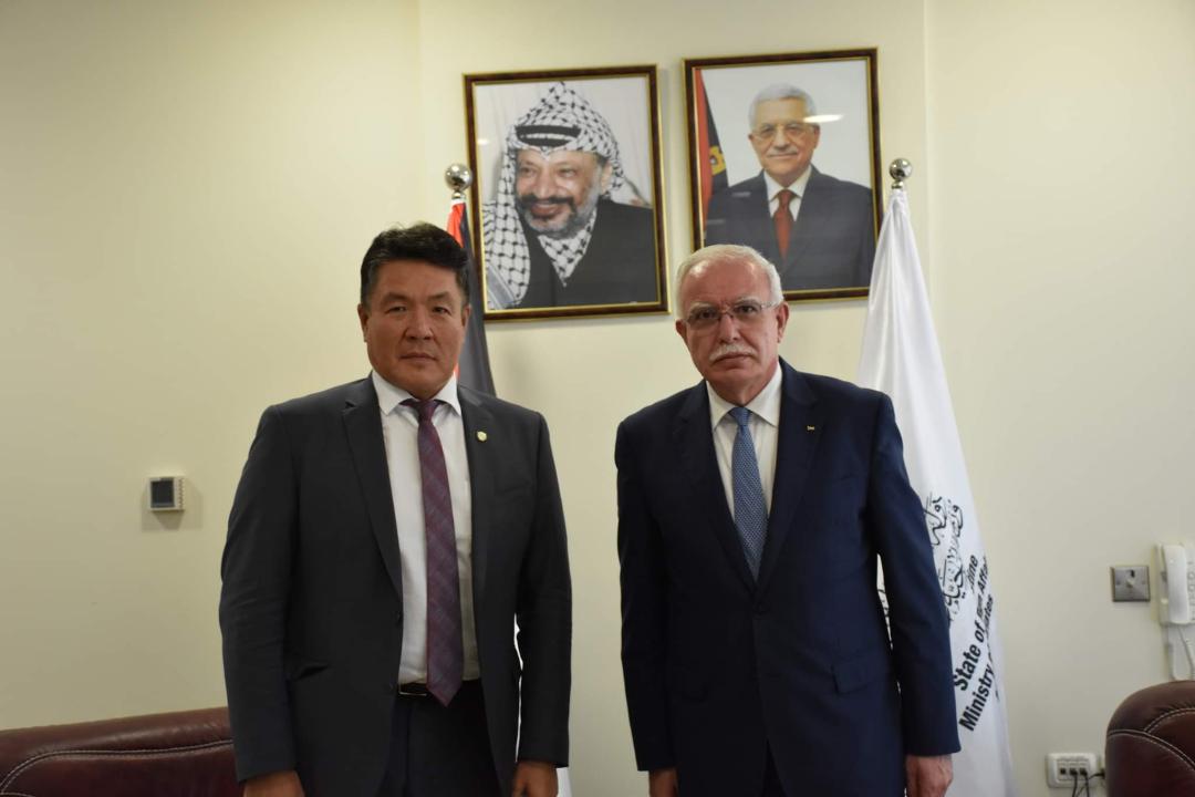 المالكي خلال لقائه المدير العام للمنظمة الإسلامية للأمن الغذائي يرلان بايدوليت